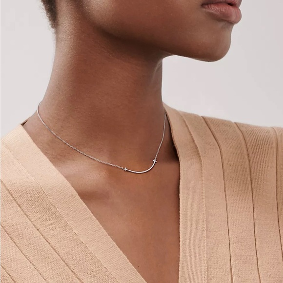 Tiffany & Co. NIB new Tiffany T Smile Pendant in white gold with diamonds small - Picture 2 of 4